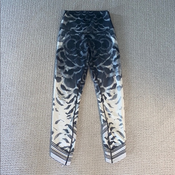 Lululemon leggings - Picture 1 of 4